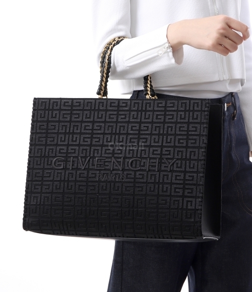 GIVENCHY HAND BAG (BB50THB1TE 001)