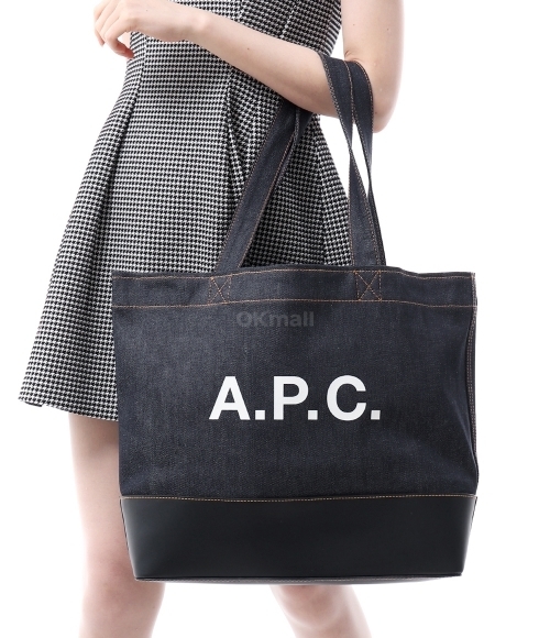 A.P.C｜TOTEBAGS (Axel Tote Bag (COGZE M61444 LZZ)) A.P.C. Axel Tote Bag in Black | SVD USA