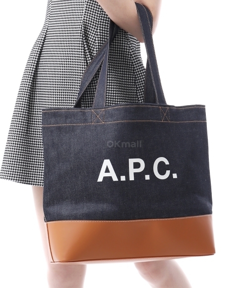 A.P.C｜TOTEBAGS (Axel Tote Bag (CODDP M61917 CAF)) Axel E/W tote bag | Black denim and smooth leather | A.P.C.
