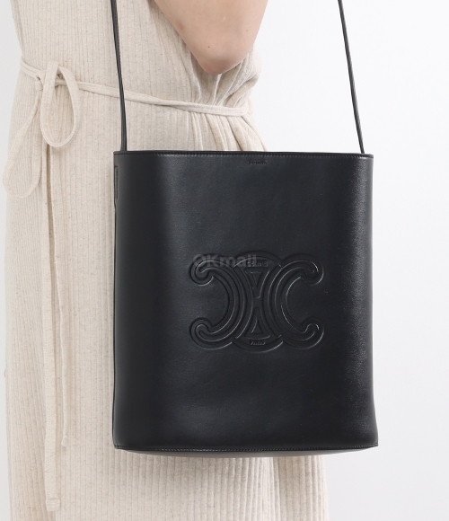 CELINE｜ (TRIOMPHE SMALL BUCKET BAG (118293GCX 38SI)) SMALL BUCKET in SMOOTH CALFSKIN - BLACK | CELINE