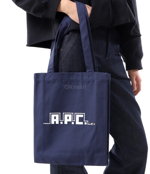 A.P.C｜ (Lou LNY 25 Tote Bag (COHHN M67001 IAK)) Lou Reversible Jungle tote bag | Tropical-print nylon