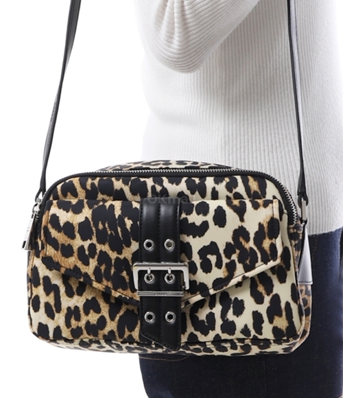 GANNI]LEOPARD BUCKY CAMERA BAG (A6535 943) | 오케이몰
