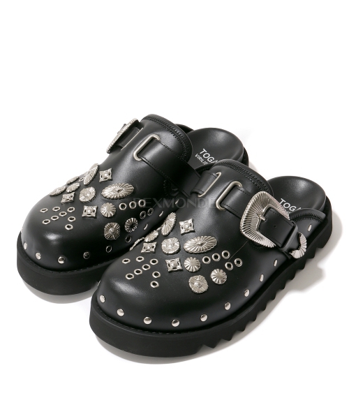 TOGA]PULLA EYELET METAL SABOT (AJ1058) | 렉스몬드