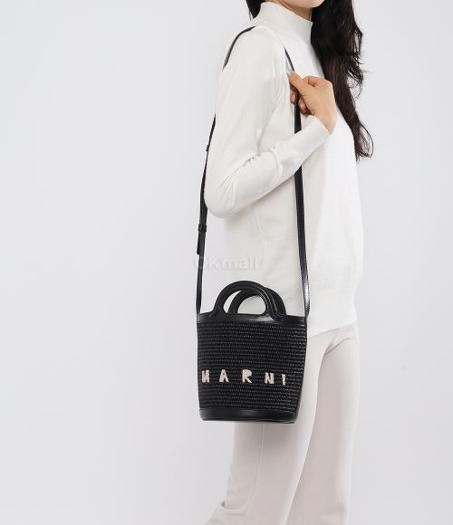 MARNI｜ (MINI BUCKET (SCMP0056Q1 P3860 00N99)) Tropicalia Small Bucket Bag in black leather and raffia