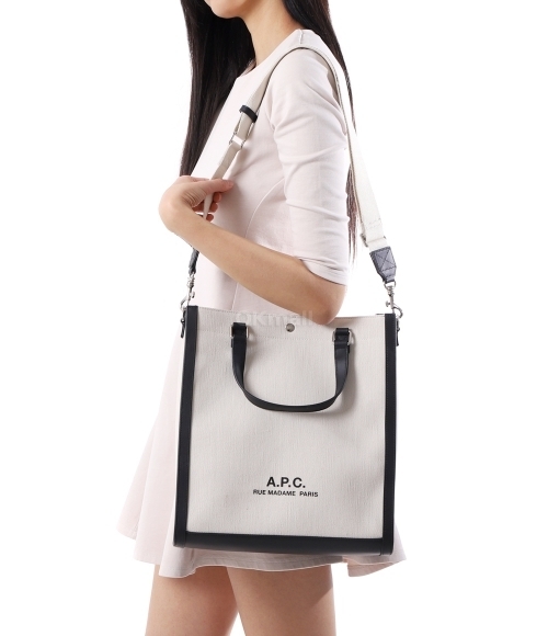 A.P.C｜SHOULDER BAGS (Camille 2.0 Tote Bag (COEYO M61772 A.P.C. Camille 2.0 Canvas Tote Bag | White | FARFETCH