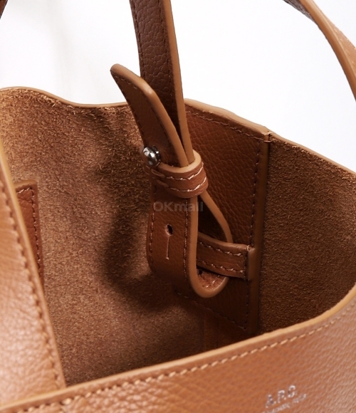 A.P.C]Maiko Medium Tote (PXBOK M61919 TBK) | 오케이몰