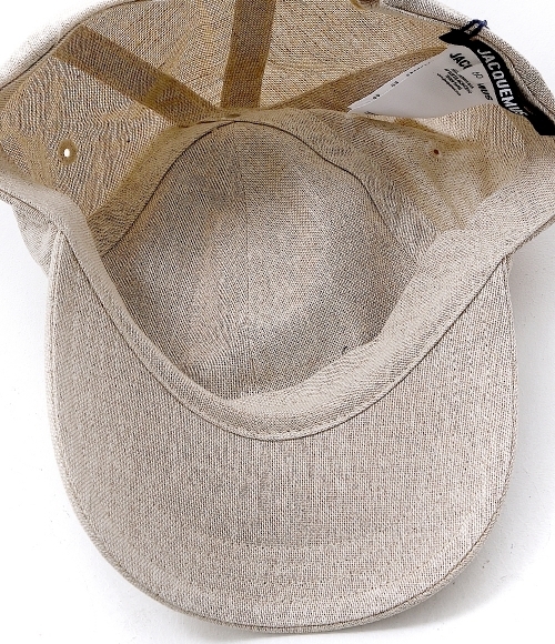 JACQUEMUS｜ (LA CASQUETTE GADJO (246AC670 3071 140)) The Gadjo cap by JACQUEMUS | Official website