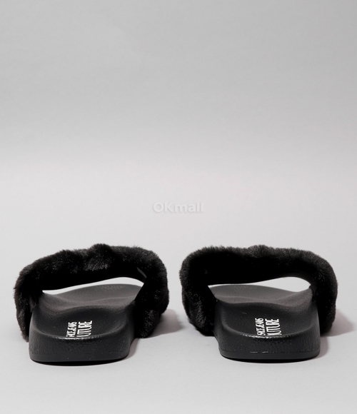 VERSACE｜SLIPPERS (LOGO FUR SLIDES (77VA3SQ4 ZS359 899)) Shelly Faux-Fur Sliders Black,Print | VERSACE CA