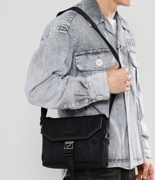 VERSACE｜ (Neo Nylon Barocco Messenger Bag(1011988 1A087 VERSACE]Neo Nylon Barocco Messenger Bag(1011988 1A08705