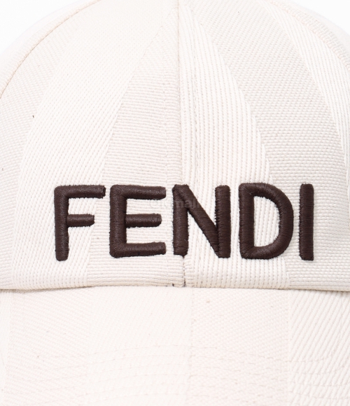 FENDI｜ (Beige Pequin Canvas Baseball Cap(FXQ380 ASQL F0 FENDI]Beige Pequin Canvas Baseball Cap(FXQ380 ASQL F0QB9