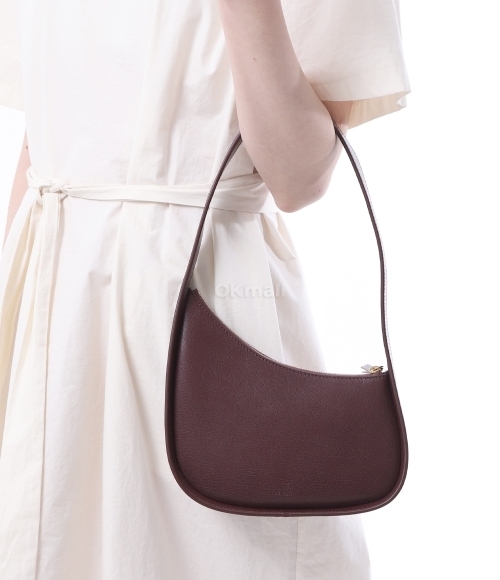 THE ROW｜ (Half Moon Bag (W1249 L39 RNSHG)) Half Moon Bag Black in Leather – The Row