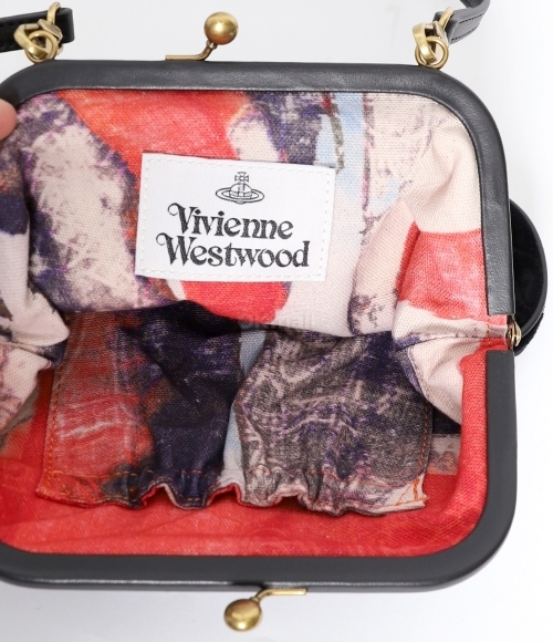Vivienne Westwood｜ (VIVIENNE CLUTCH (4B01000IW W00ZL N4 Vivienne Westwood]VIVIENNE CLUTCH (4B01000IW W00ZL N401
