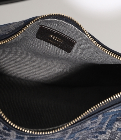 FENDI｜ (Fendigraphy Small Chenille Degrade FF (8BR798 A Fendigraphy Small Fabric Brown | Fendi