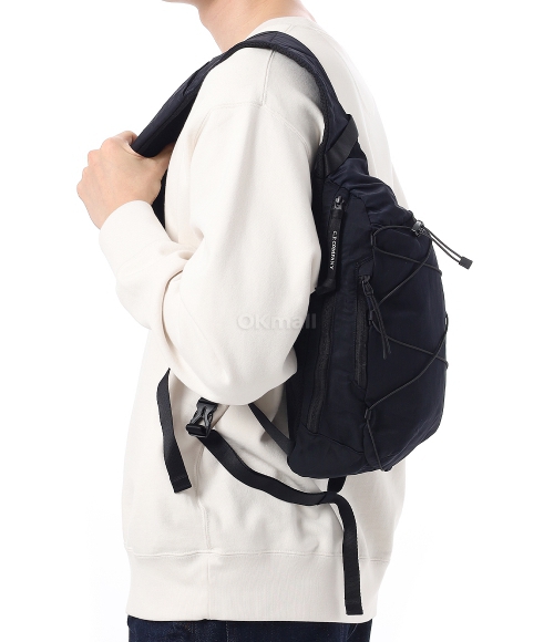 CP COMPANY]Nylon B Crossbody Rucksack (18CMAC114A 005269G