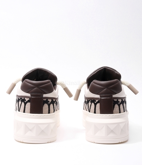 VALENTINO｜SNEAKERS (6Y0S0G37 IFF KFN / 6Y2S0G37 IFF KFN VALENTINO]원 스터드 XL 로우탑 스니커즈 (6Y0S0G37 IFF KFN