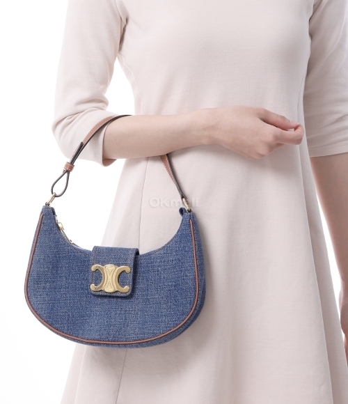 CELINE]AVA THRIOMPHE MEDIUM SHOULDER BAG IN DENIM (114492GFF