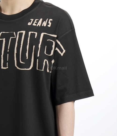 VERSACE｜ (Logo Print T-Shirt (78GAHE00CJ00E 727)) VERSACE]Logo Print T-Shirt (78GAHE00CJ00E 727) | 오케이몰