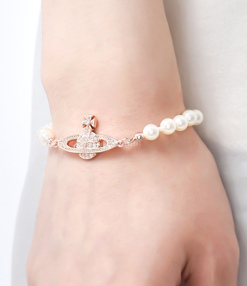 Vivienne Westwood｜ (MINI BAS RELIEF BRACELET (61030001 Mini Bas Relief Pearl Bracelet in PLATINUM-CRYSTAL-Crystal