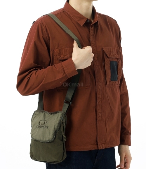 CP COMPANY｜ (Plain Paper Touch Shoulder Bag (18CMAC049A C.P. Company - Plain Paper Touch Shoulder Bag | HBX