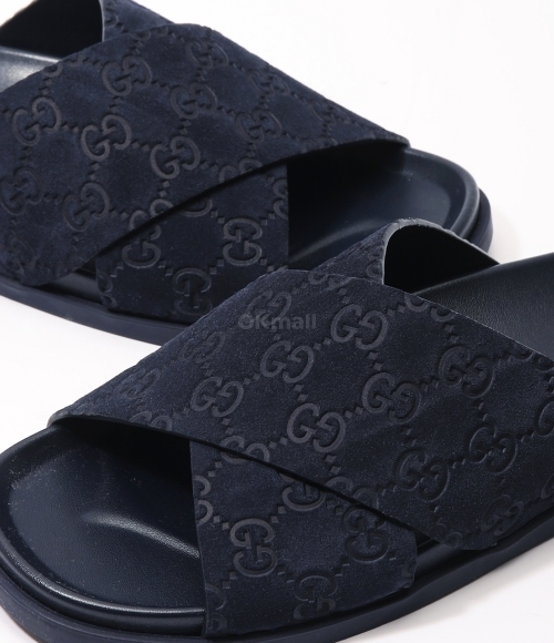 GUCCI｜SLIPPERS (834940 AADUO 4009) Men's slide sandal in black GG suede | GUCCI® GR