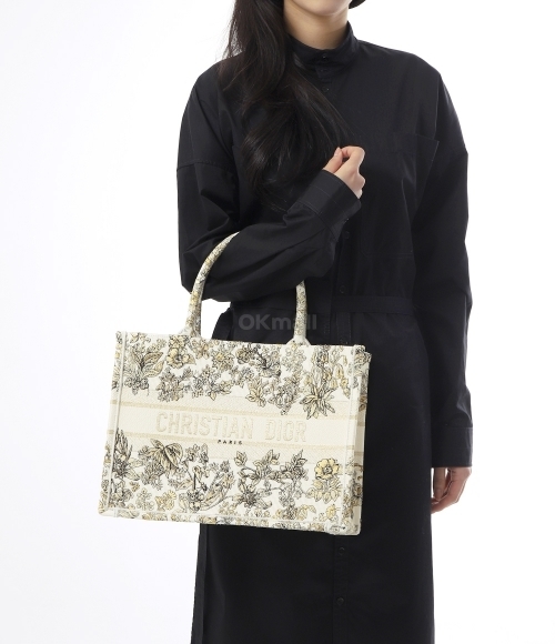 Dior｜ (M1296ZEDP 01E) Dior]Dior Book Tote 미디엄 백 (M1296ZEDX 01E) | 오케이몰