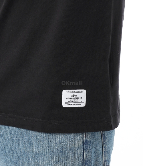 Alpha Industries｜ (ALPHA NEWS PATCH TEE (UTA55012PK 001 Alpha Industries]ALPHA NEWS PATCH TEE (UTA55012PK 001